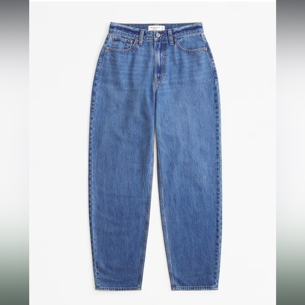 NWT Abercrombie curve love high rise taper loose jean size 26/2